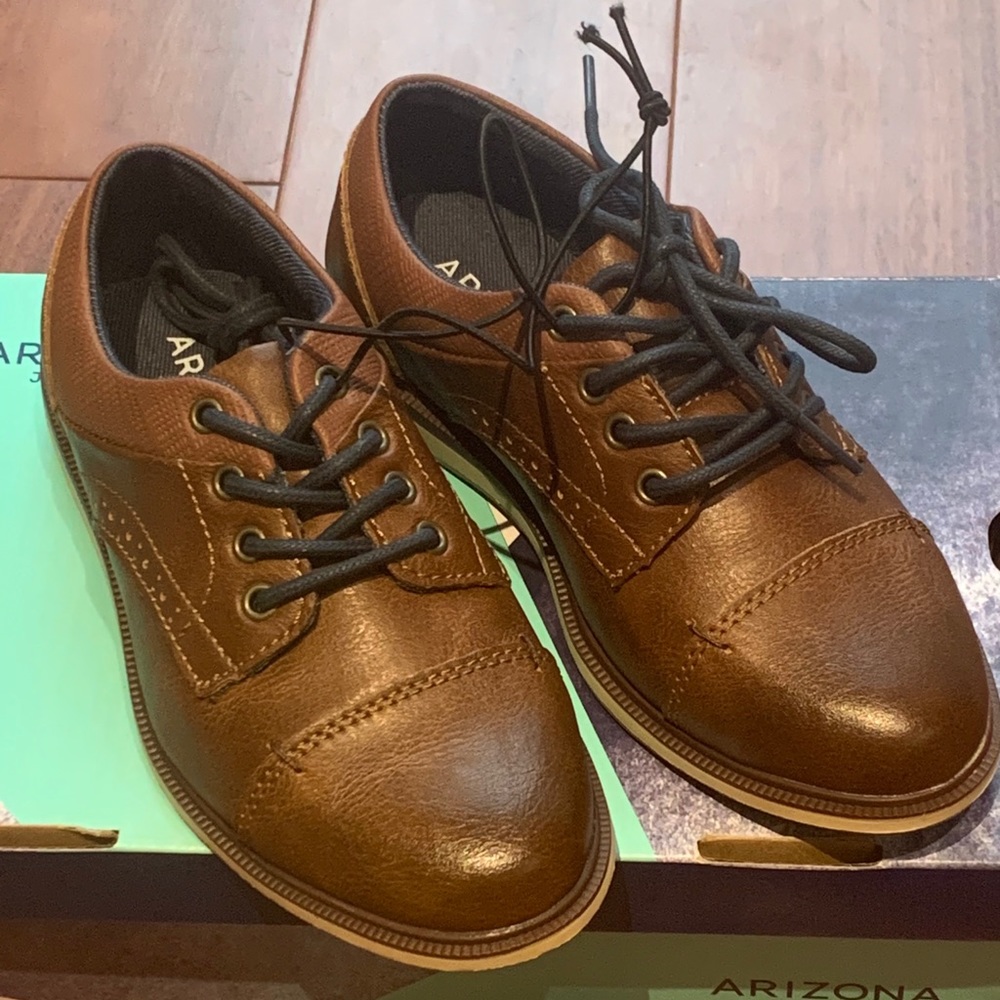 NWT - Arizona Saddle Shoes Size 13